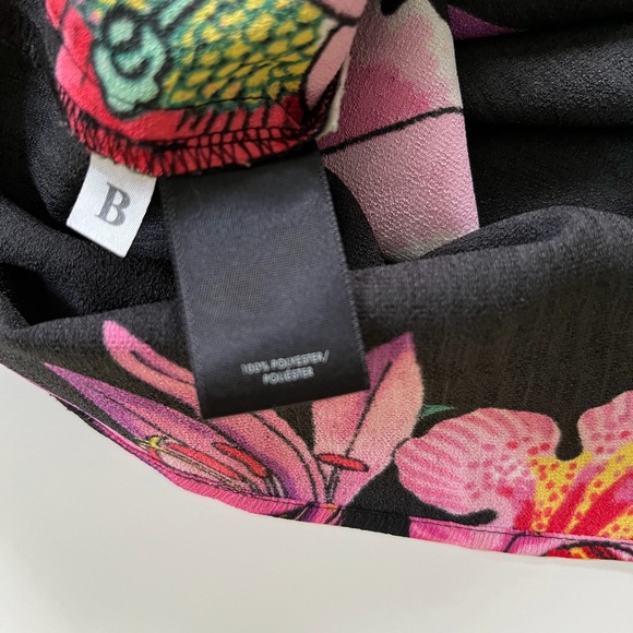 Ann Taylor Short Sleeve Top Size XS - Picture 7 of 8